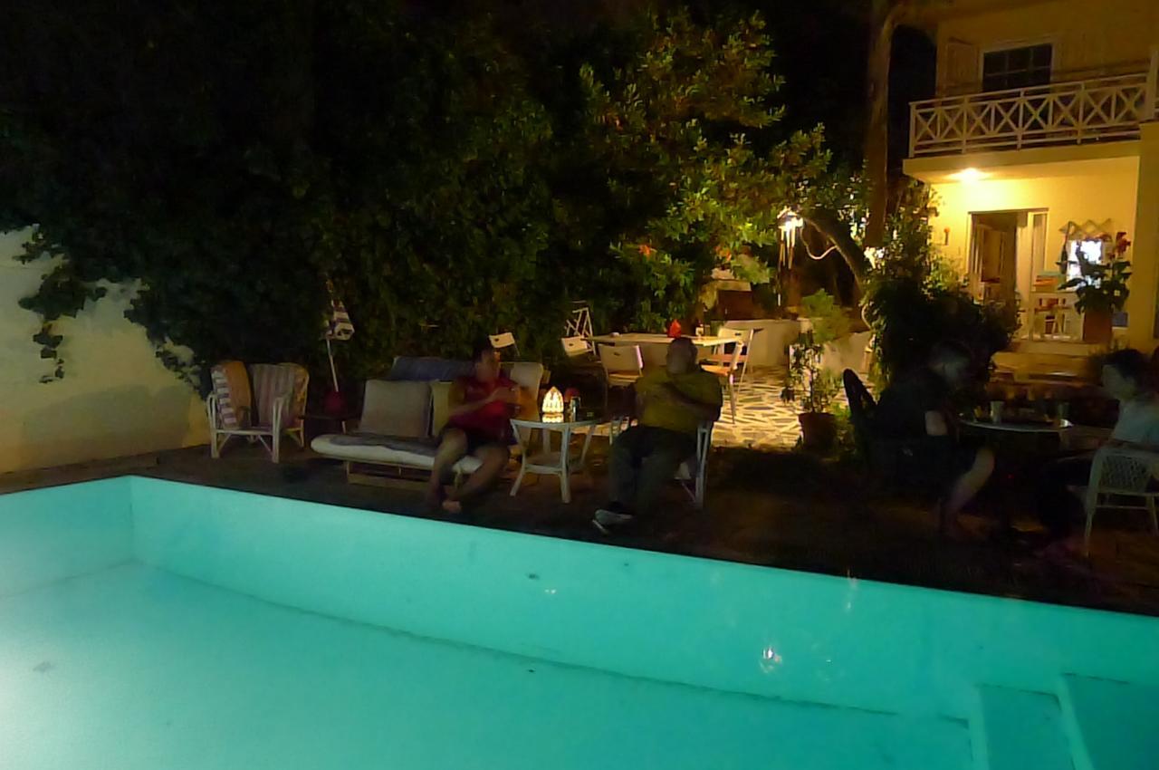 St. Thomas Bed And Breakfast Paiania Экстерьер фото