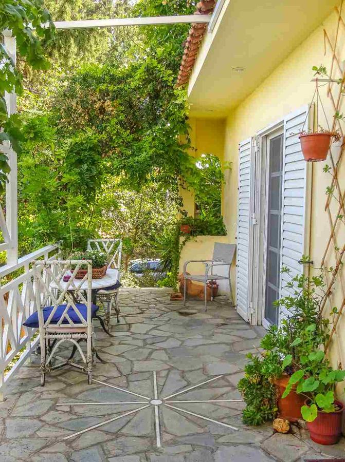 St. Thomas Bed And Breakfast Paiania Экстерьер фото