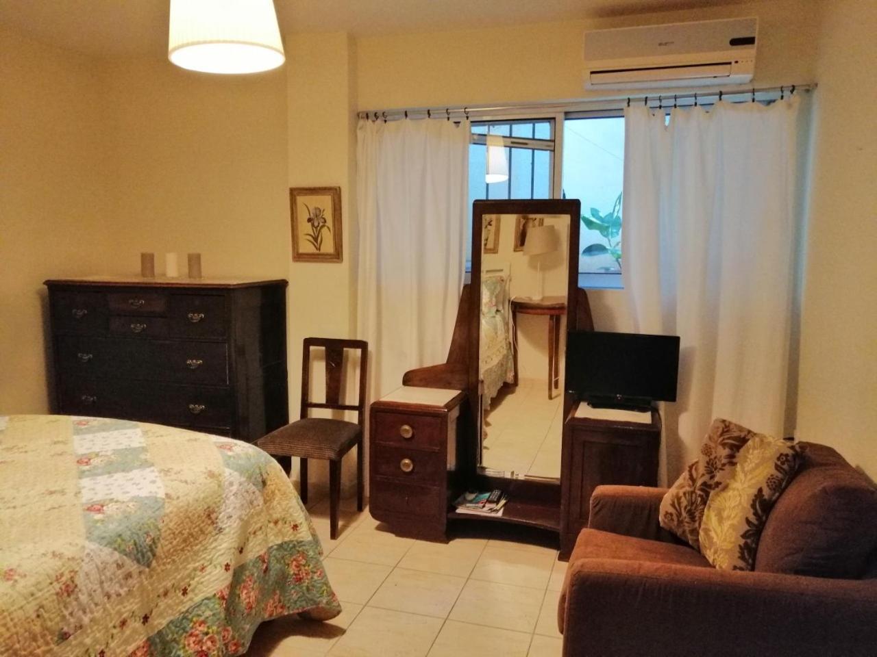 St. Thomas Bed And Breakfast Paiania Экстерьер фото
